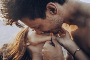 Поцелуи и заболевания, передающиеся половым путём, фото